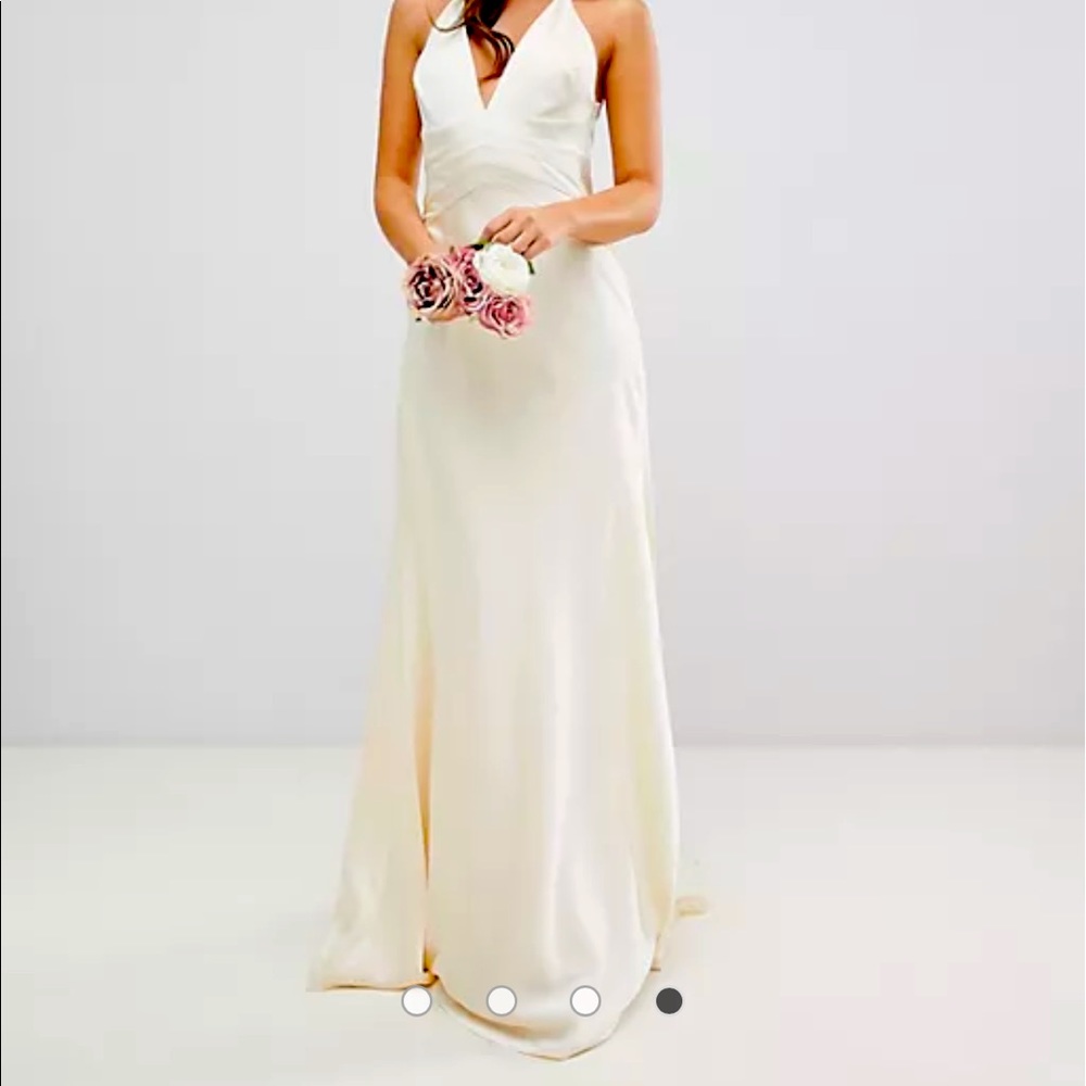 I am selling this beautiful dress! I ordered two gowns and chose the other gown!